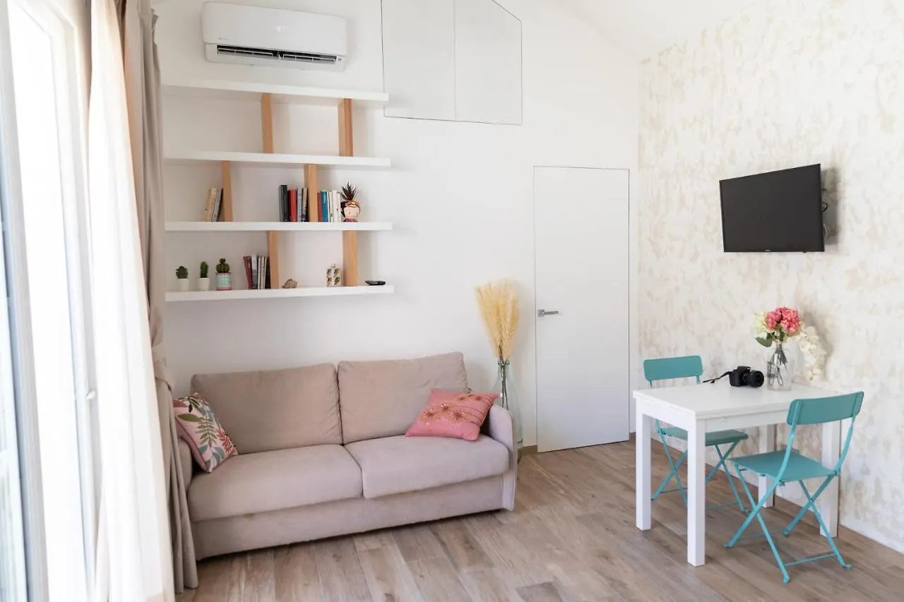 Suite Frida Rimini 0*,  Włochy